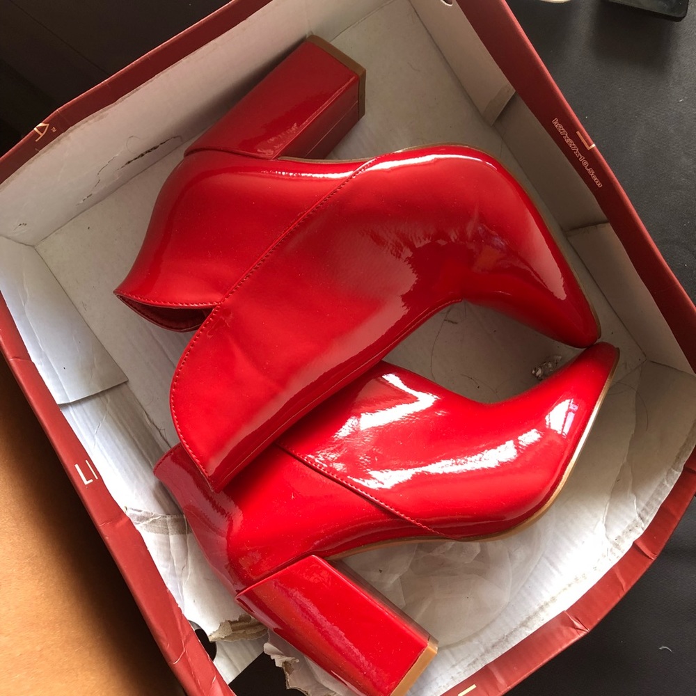 Boots size 7